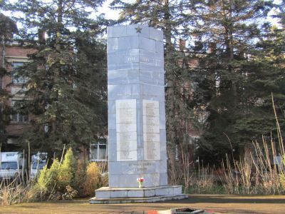 Обелиск в честь рабочих и служащих, погибших в годы Великой Отечественной войны