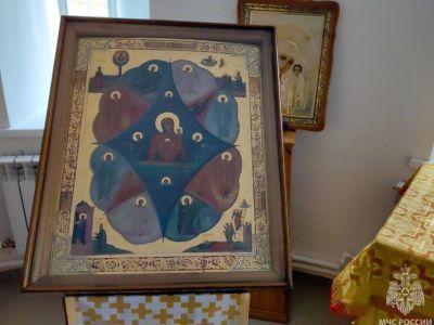 Сотрудники МЧС Якутии поклонились иконе «Неопалимая купина»