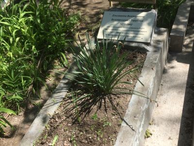 Могила Е.В. Быстрицкой-Торсуевой (1873-1942), одного из основателей Донского комитета РСДРП, участницы подготовки I съезда РСДРП