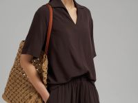 Свободная блузка с v-вырезом и воротником