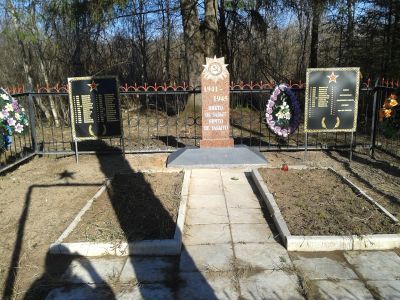 Братская могила воинов Советской Армии, погибших в 1944 г.