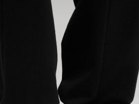 Брюки-джоггеры объемного кроя из футера