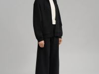 Толстовка объемного кроя из футера