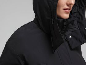 Утепленное пальто с капюшоном