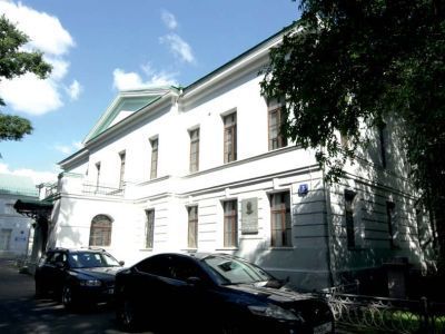 Два флигеля во дворе