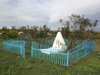 Братская могила партизан