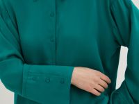 Блузка свободного силуэта с отложным воротником