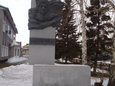 Обелиск Мамонтову Е.М. с барельефом