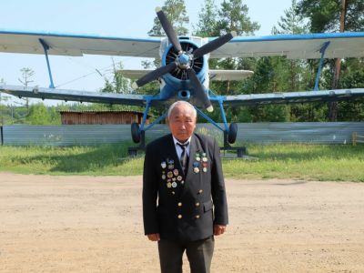 Ни минуты без дела: авиадиспетчер из Сунтара с 50-летним стажем — о своей работе и увлечениях