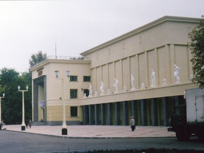 Здание кинотеатра "Мир"