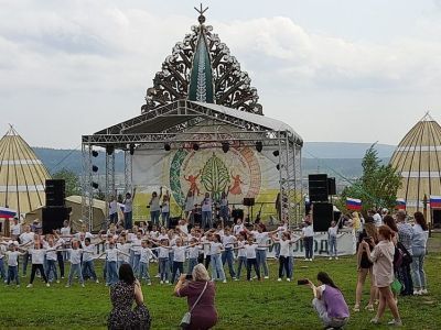Глава Алдана отметил наградами достойных жителей города