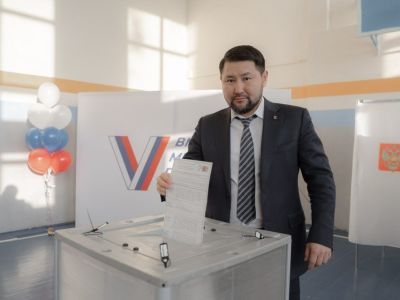Мэр Якутска Евгений Григорьев проголосовал на выборах президента страны