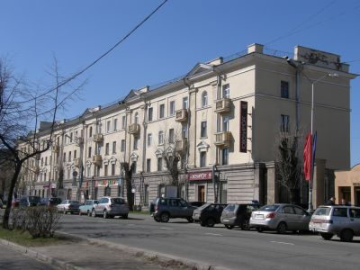 Дом жилой со встроенными общественно-торговыми помещениями