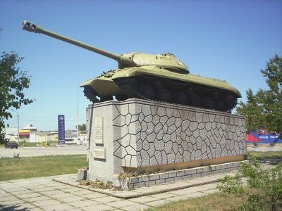 Памятный знак в честь воинов 19-го танкового корпуса (танк «ИС-2»)