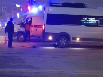 В Якутске девятилетнего мальчика госпитализировали в реанимацию после наезда микроавтобуса UPD