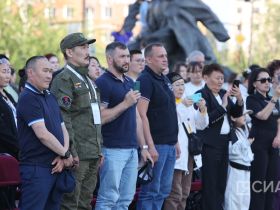 В Якутске провели концерт «Наши маяки», посвящённый Героям России