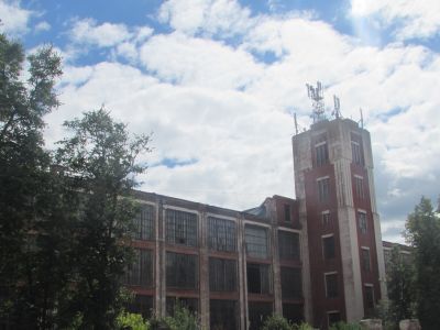 Здание прядильно-ткацкой фабрики (арх. Рерберг И.И.), на открытие  которой в 1927 г. приезжал Куйбышев В.В.