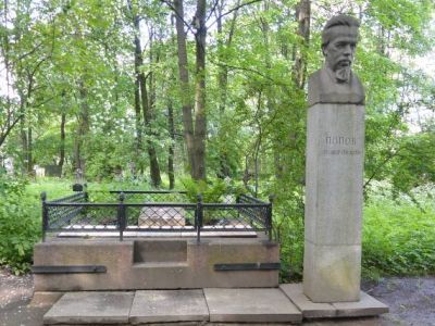 Могила Попова А.С. (1859-1905), изобретателя радио
