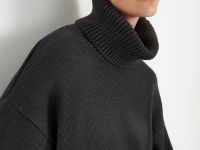 Джемпер с воротником-стойкой и объемными рукавами