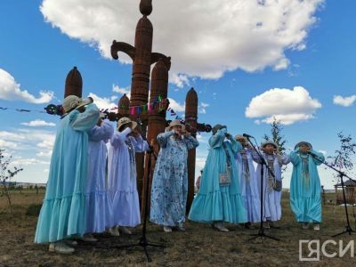 Конкурс ансамблей хомусистов прошел на празднике Ысыах Туймаады