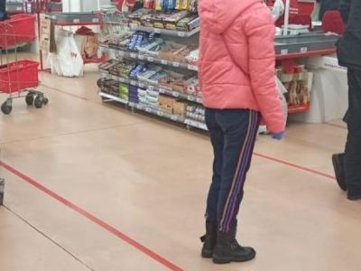 Разметка и дезинфекция: как торговые сети следят за безопасностью покупателей