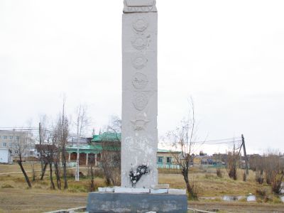 Памятный знак в честь 50-летия ВЛКСМ