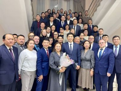 Коллективу Минобрнауки Якутии представили нового руководителя
