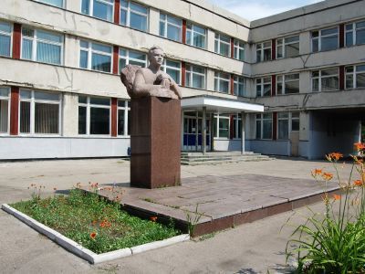 Бюст Володи Ульянова