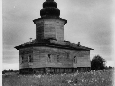 Трехсвятительская церковь (деревянная)