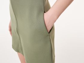 Платье Lacoste на молнии с воротником поло