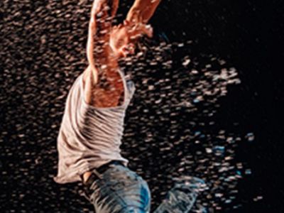 Шоу под дождём