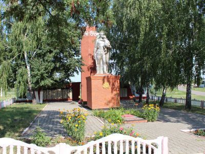 Братская могила советских воинов и мирных жителей, расстрелянных фашистскими захватчиками