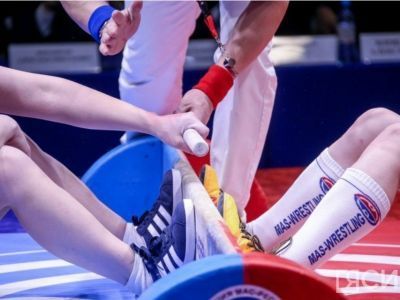 Якутские мас-рестлеры завоевали 13 золотых медалей первенств России среди юниоров и юношей