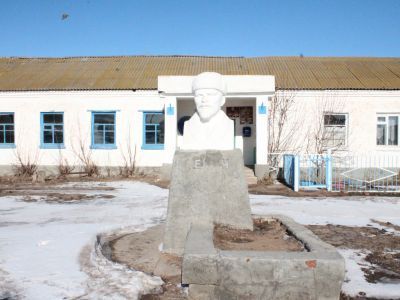 Бюст В.И.Ленина