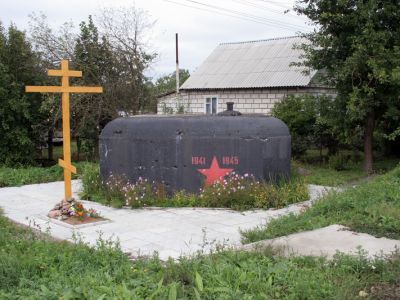 Памятник-дот на рубеже обороны советских войск в 1941 г.