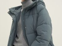 Пальто утепленное с капюшоном