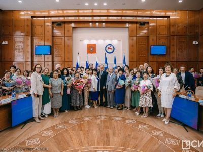 Медицинским работникам Якутии вручили государственные награды