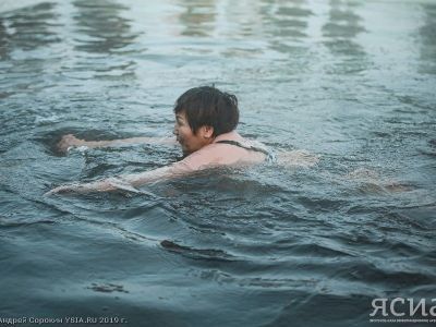 В Якутске прошли первые республиканские соревнования по зимнему плаванию