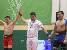 Сенсационно завершился турнир по мас-рестлингу Харлампия Васильева в Якутске