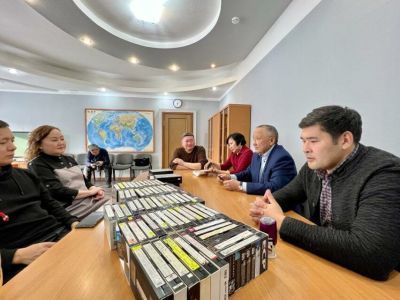Уникальный архив Музея хомуса передали аудиовизуальному центру Якутии