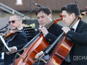 В Якутске провели концерт «Наши маяки», посвящённый Героям России