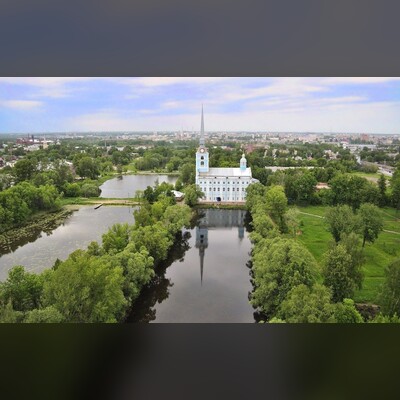 На месте фабрики парк (Петропавловский парк (1-й пруд))