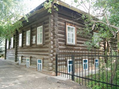 Дом, в котором в 1886 г. родился и жил до 1894 г. Киров Сергей Миронович
