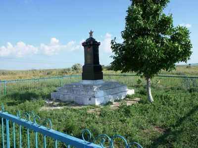 Братская могила красноармейцев и советских воинов