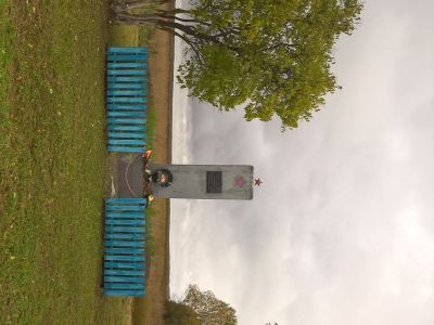 Памятное место, где в 1944 г. базировался французский авиаполк «Нормандия-Неман». Установлен памятный знак