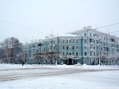 Жилой дом со встроенными помещениями общественного назначения