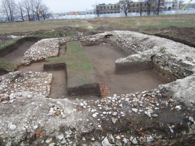 Северное и южное здания Малого городка (руины)