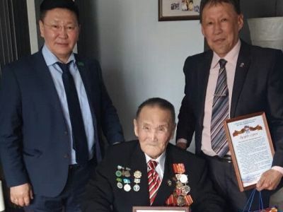 Якутские единороссы оказывают помощь ветеранам войны и тыла