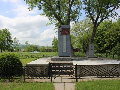 Памятник Лотову И.Г.