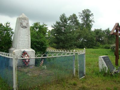 Братская могила воинов Советской Армии, погибших в 1944 г.